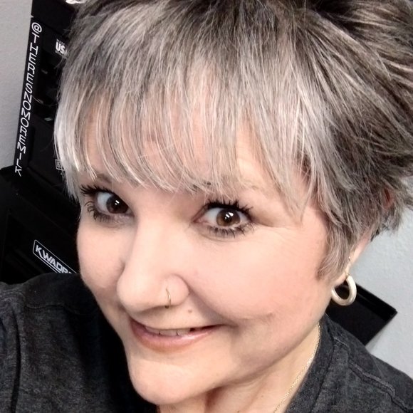 Meet your Posher, Sandi - Picture 1 of 1